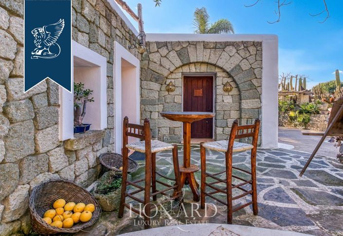 Image No.18-20 Bed Villa for sale