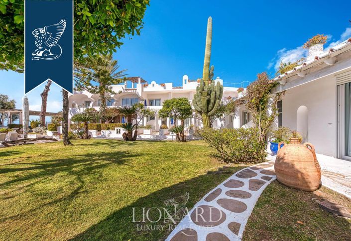 Image No.3-20 Bed Villa for sale