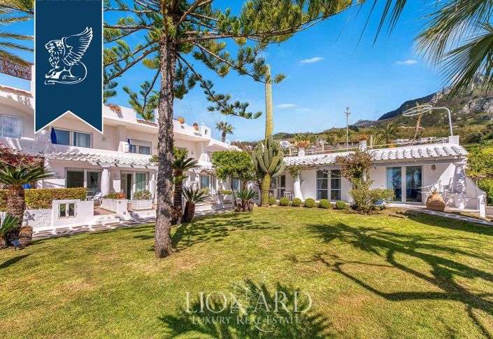 Image No.4-20 Bed Villa for sale