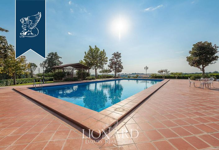 Image No.11-12 Bed Villa for sale