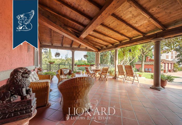 Image No.16-12 Bed Villa for sale