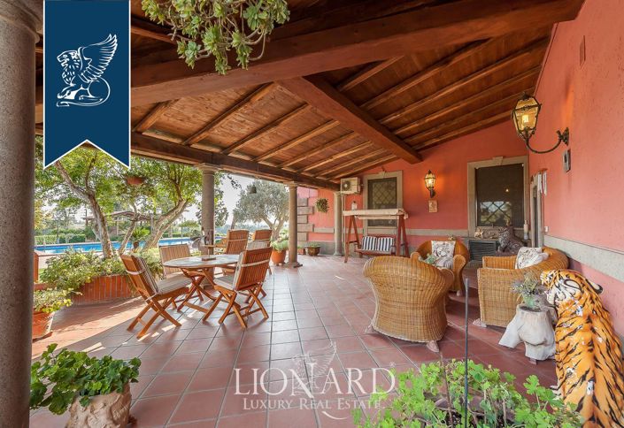 Image No.17-12 Bed Villa for sale