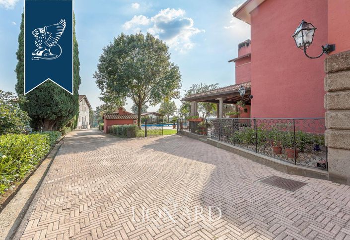 Image No.20-12 Bed Villa for sale