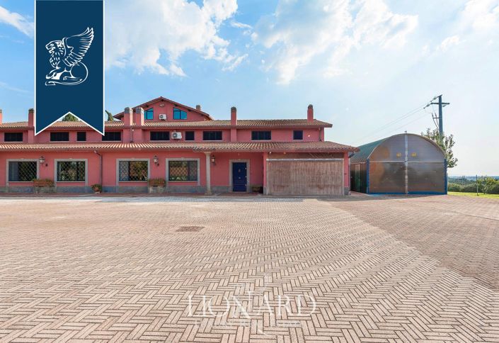 Image No.25-12 Bed Villa for sale