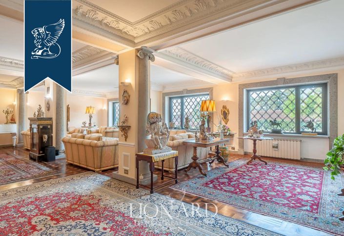 Image No.40-12 Bed Villa for sale