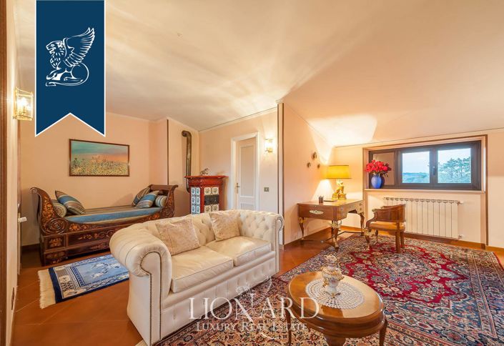 Image No.60-12 Bed Villa for sale