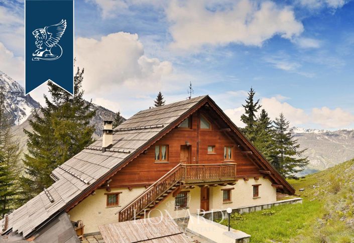 Image No.3-9 Bed Villa for sale