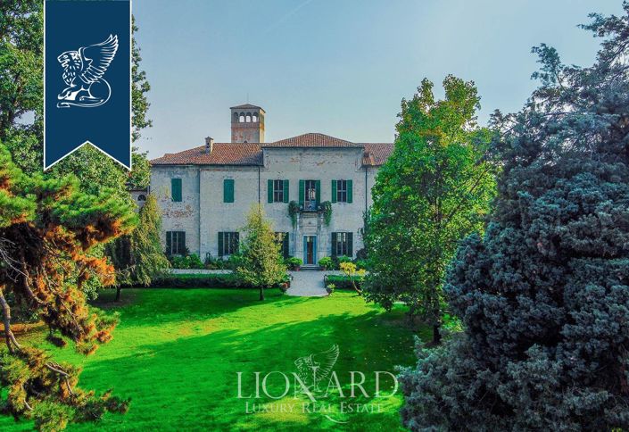 Image No.10-10 Bed Villa for sale