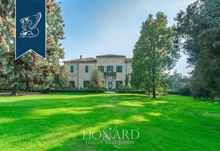 Image No.11-10 Bed Villa for sale