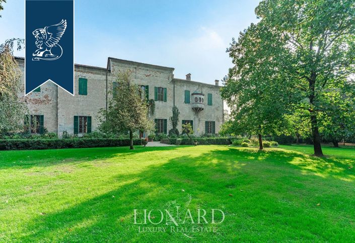 Image No.12-10 Bed Villa for sale