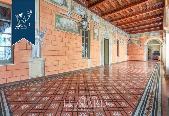 Image No.15-10 Bed Villa for sale