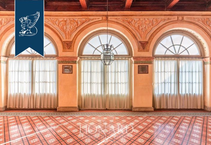 Image No.17-10 Bed Villa for sale