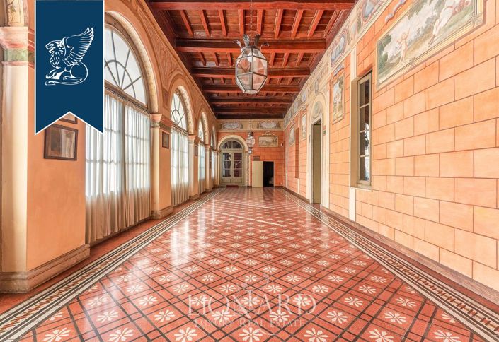 Image No.18-10 Bed Villa for sale