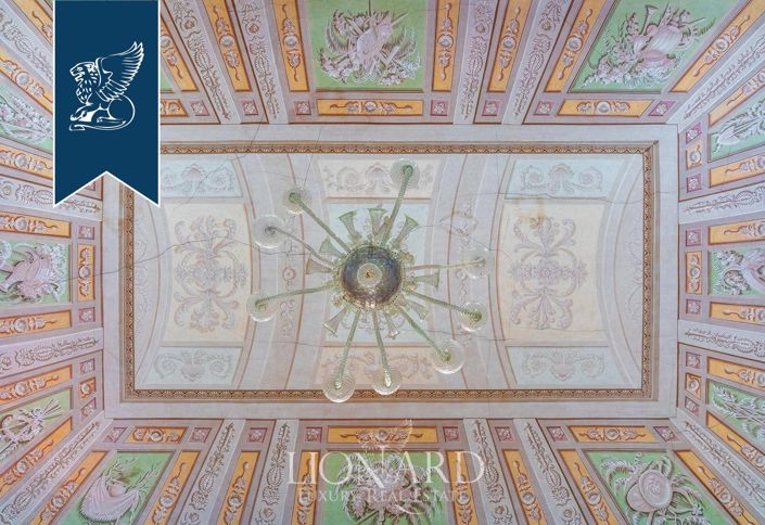 Image No.38-10 Bed Villa for sale