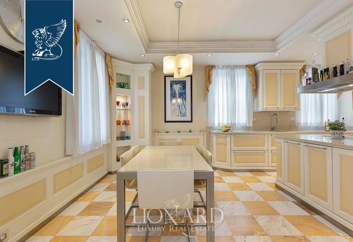 Image No.27-5 Bed Villa for sale