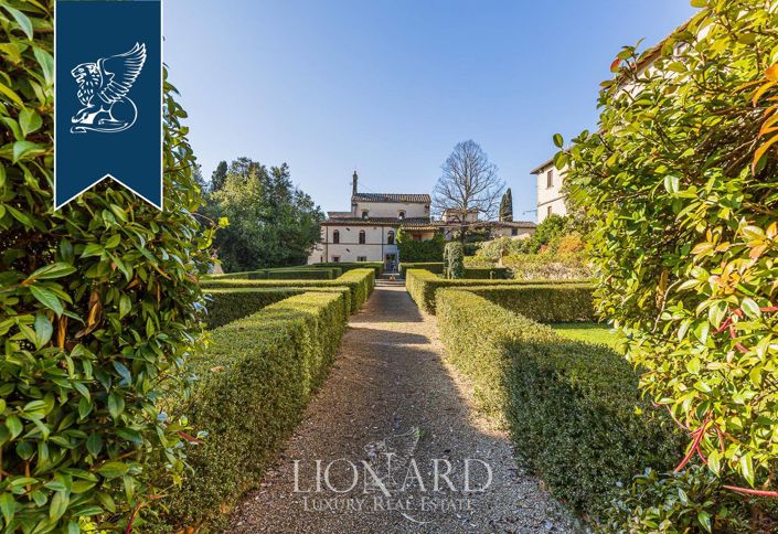 Image No.17-50 Bed Farmhouse for sale