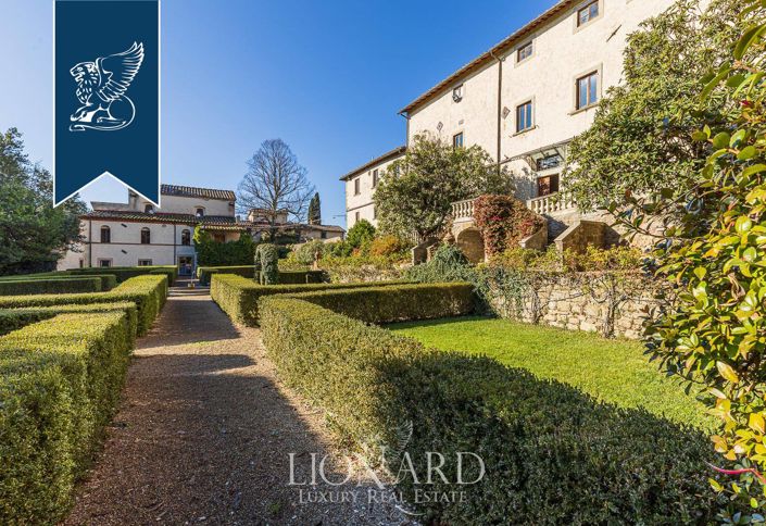 Image No.18-50 Bed Farmhouse for sale