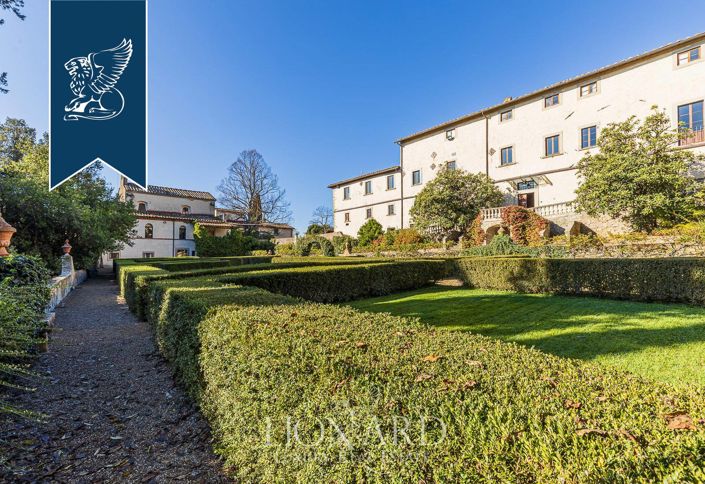 Image No.20-50 Bed Farmhouse for sale