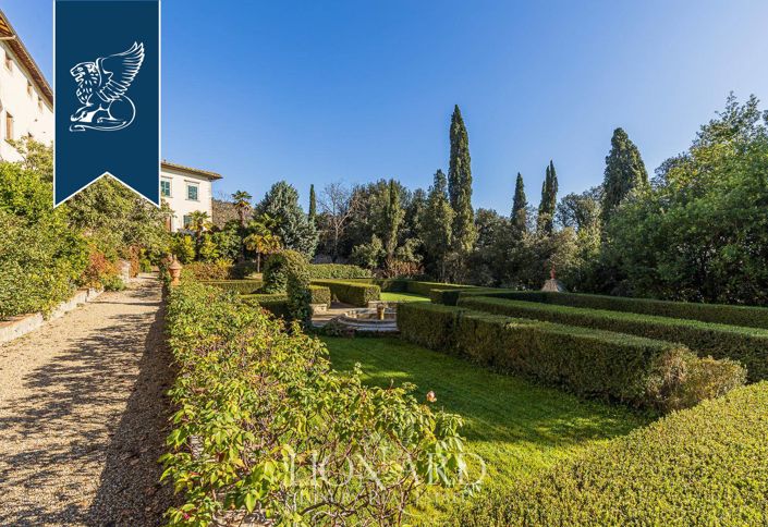 Image No.33-50 Bed Farmhouse for sale