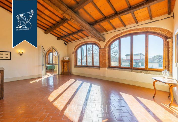 Image No.56-50 Bed Farmhouse for sale