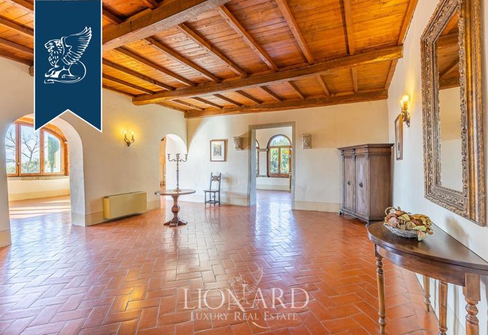 Image No.60-50 Bed Farmhouse for sale