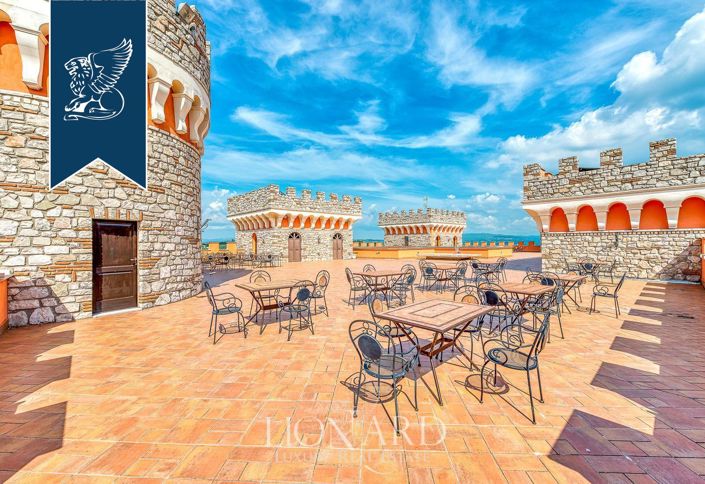 Image No.12-25 Bed Property for sale