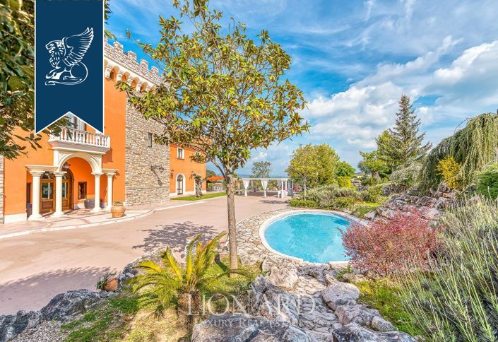 Image No.14-25 Bed Property for sale