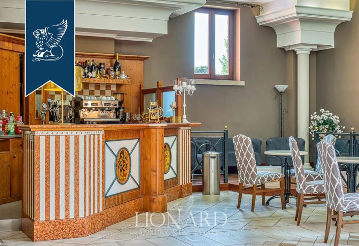 Image No.16-25 Bed Property for sale