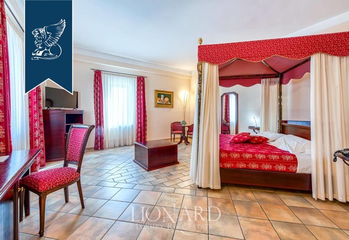 Image No.19-25 Bed Property for sale