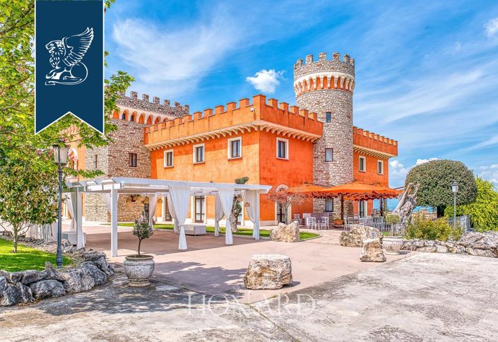 Image No.2-25 Bed Property for sale