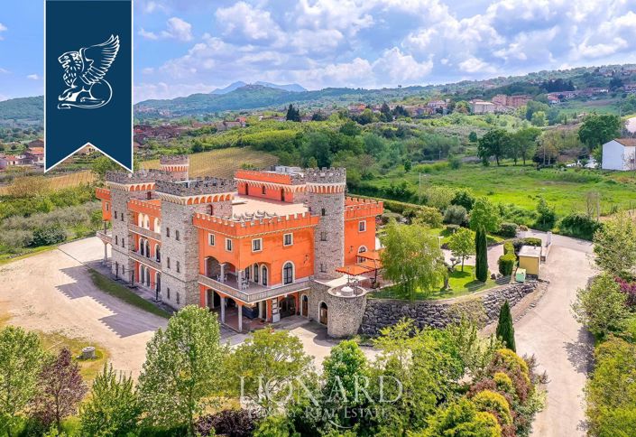 Image No.3-25 Bed Property for sale