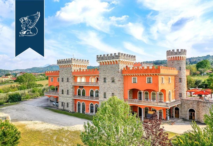 Image No.4-25 Bed Property for sale