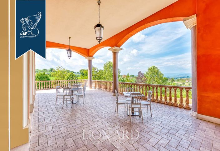 Image No.9-25 Bed Property for sale