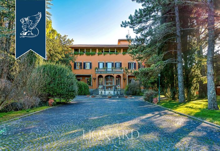 Image No.10-14 Bed Villa for sale