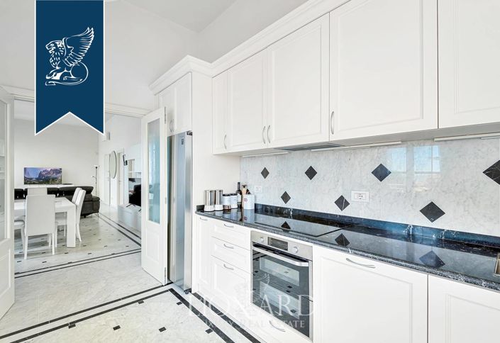 Image No.8-12 Bed Villa for sale