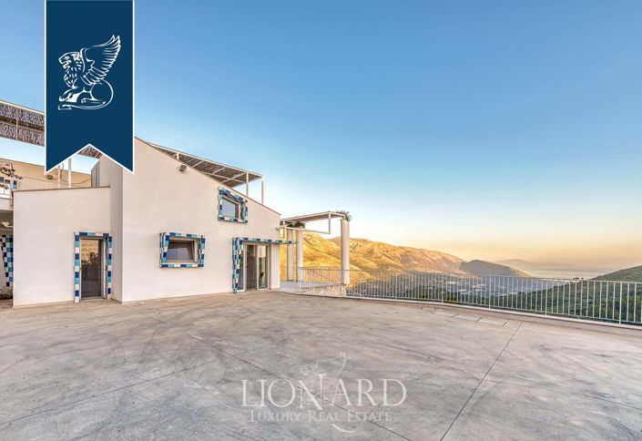 Image No.10-15 Bed Villa for sale