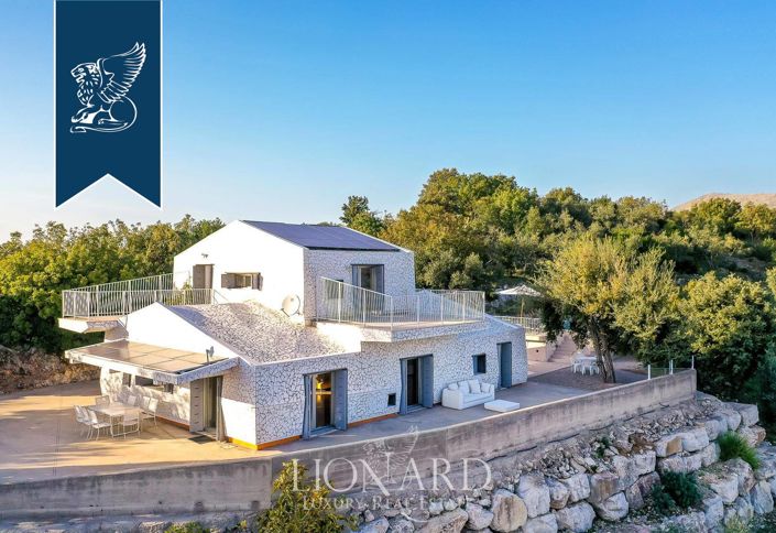 Image No.2-15 Bed Villa for sale