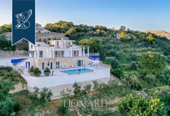 Image No.3-15 Bed Villa for sale