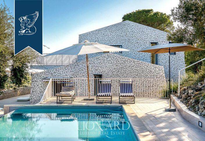 Image No.4-15 Bed Villa for sale