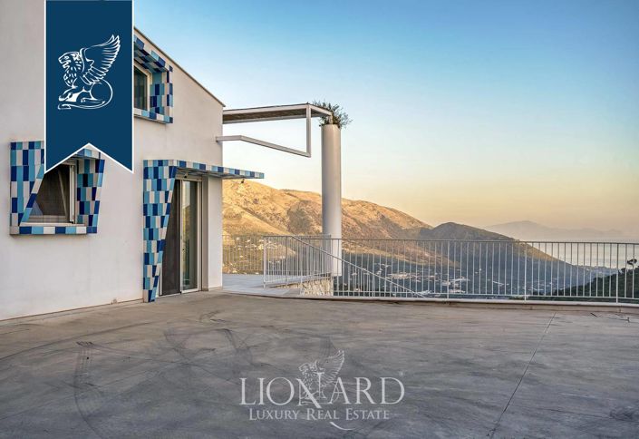 Image No.6-15 Bed Villa for sale