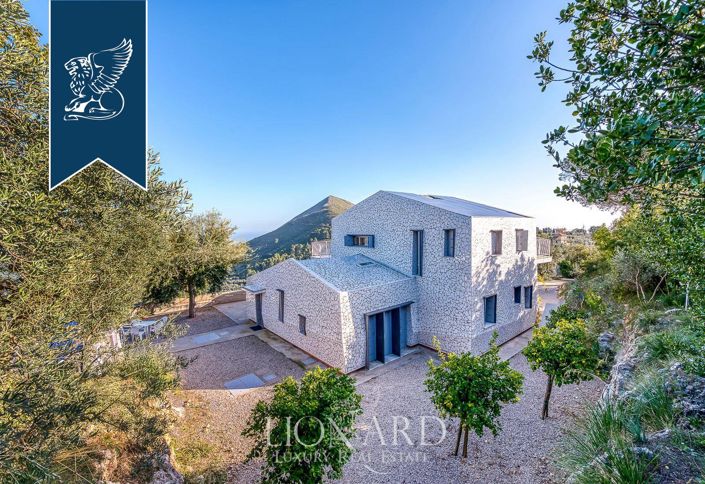 Image No.9-15 Bed Villa for sale