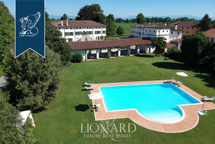 Image No.13-17 Bed Villa for sale