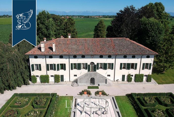 Image No.15-17 Bed Villa for sale