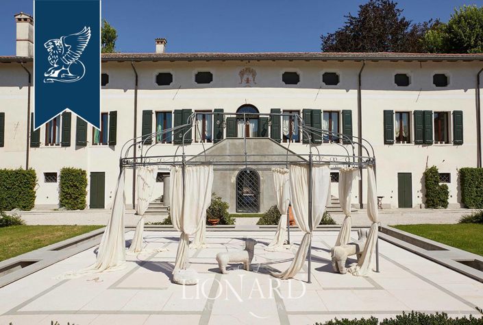 Image No.20-17 Bed Villa for sale