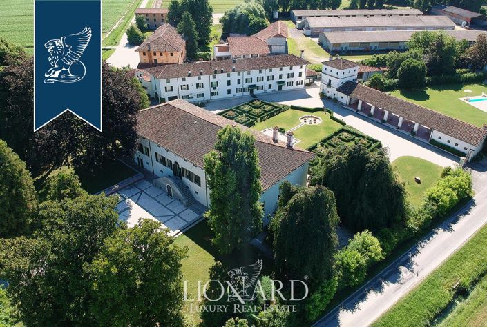 Image No.3-17 Bed Villa for sale