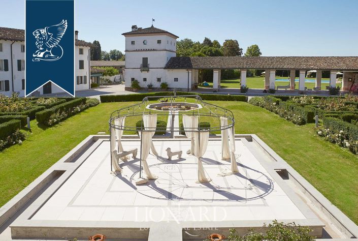 Image No.31-17 Bed Villa for sale