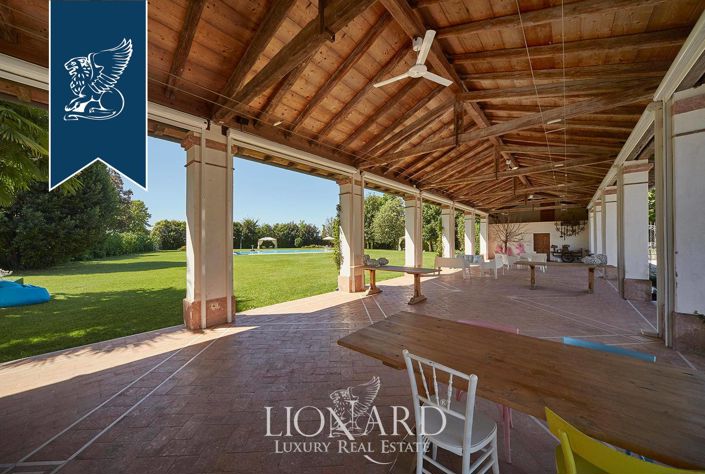 Image No.32-17 Bed Villa for sale