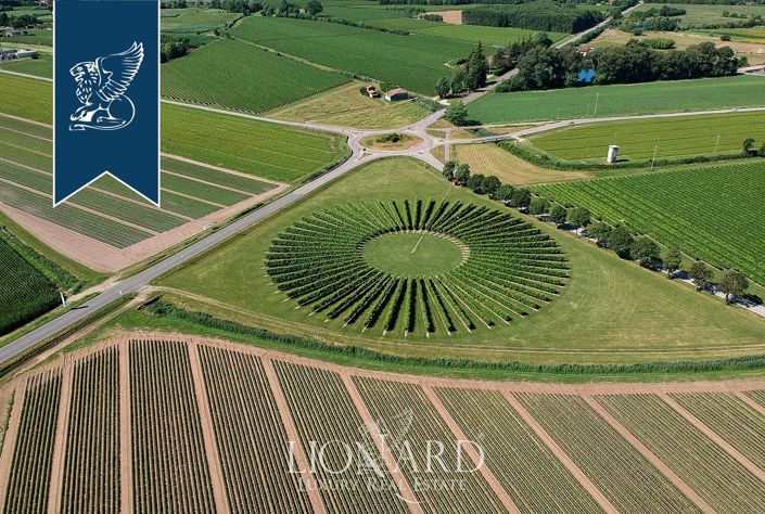 Image No.57-17 Bed Villa for sale