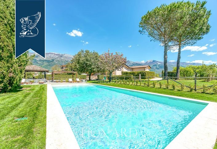 Image No.2-8 Bed Farmhouse for sale