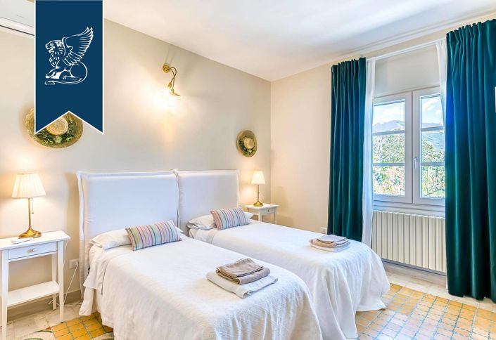 Image No.33-8 Bed Farmhouse for sale